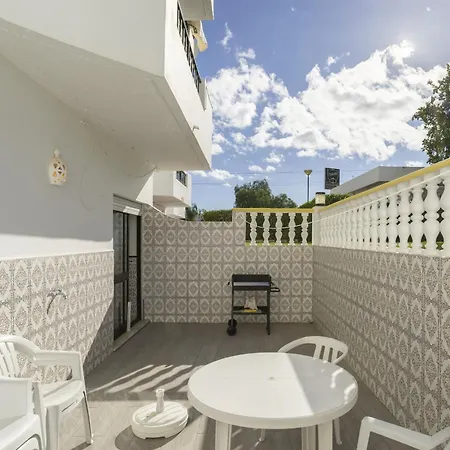 Areias De Sao Joao 2br - Shared Pool & Terrace, By Hopstays شقة البوفيرا