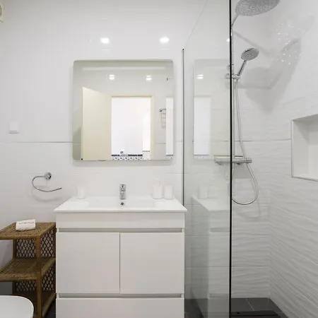 דירה Areias De Sao Joao 2br - Shared Pool & Terrace, By Hopstays אלבופיירה