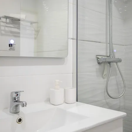 דירה Areias De Sao Joao 2br - Shared Pool & Terrace, By Hopstays אלבופיירה