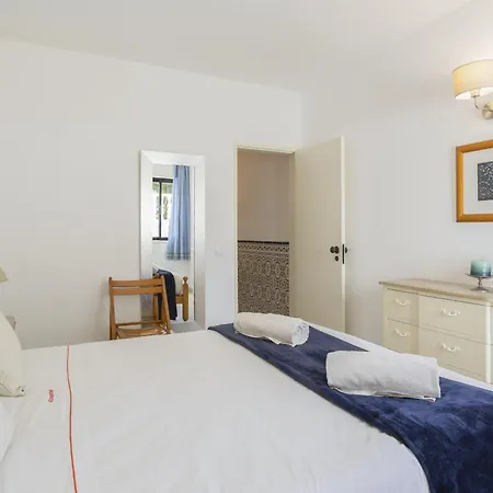 Areias De Sao Joao 2br - Shared Pool & Terrace, By Hopstays Lejlighed