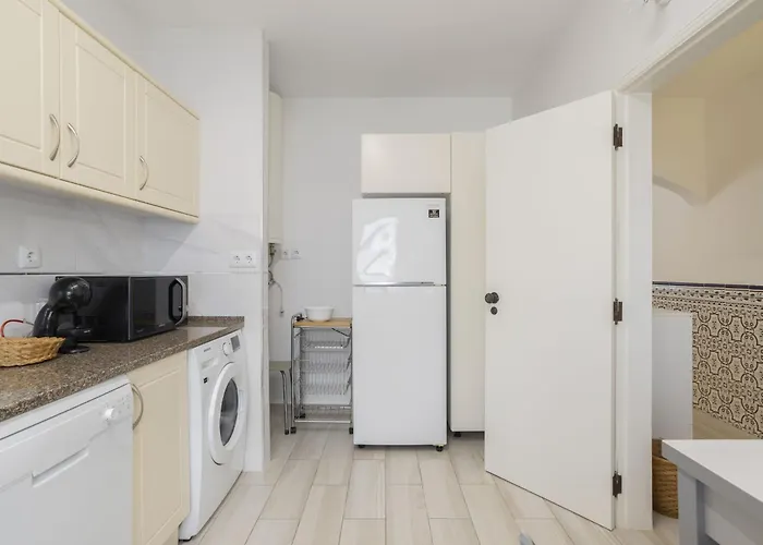 公寓 Areias De Sao Joao 2br - Shared Pool & Terrace, By Hopstays *