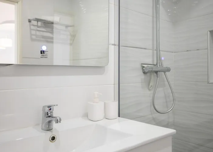 公寓 Areias De Sao Joao 2br - Shared Pool & Terrace, By Hopstays 阿尔布费拉