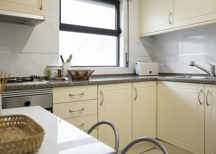 Areias De Sao Joao 2br - Shared Pool & Terrace, By Hopstays 阿尔布费拉