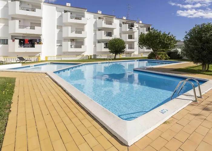 Areias De Sao Joao 2br - Shared Pool & Terrace, By Hopstays 阿尔布费拉