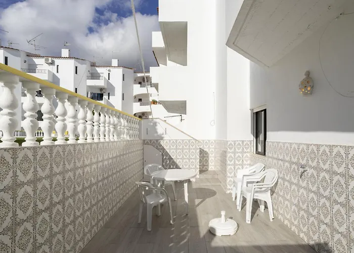 Areias De Sao Joao 2br - Shared Pool & Terrace, By Hopstays 阿尔布费拉