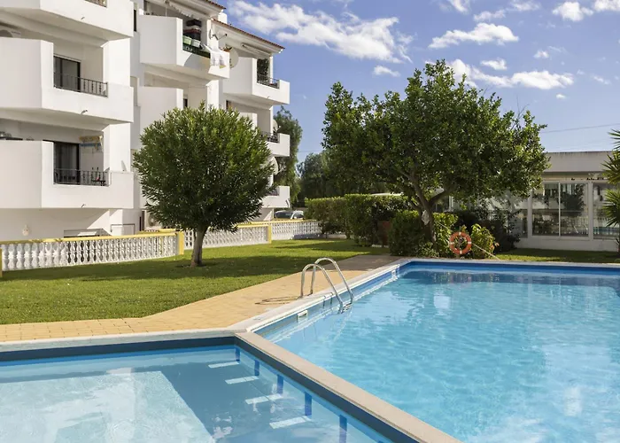 Areias De Sao Joao 2br - Shared Pool & Terrace, By Hopstays 公寓