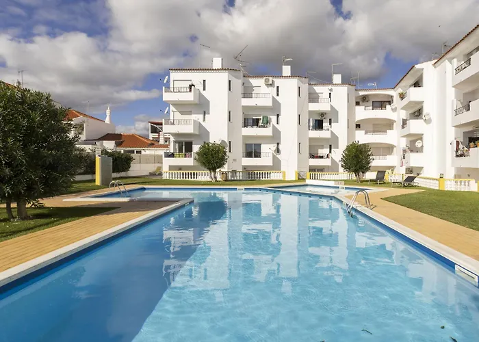 Areias De Sao Joao 2br - Shared Pool & Terrace, By Hopstays 公寓 *